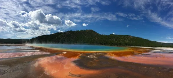 日前披露黄石超级火山突破极限，速度每秒30万公里