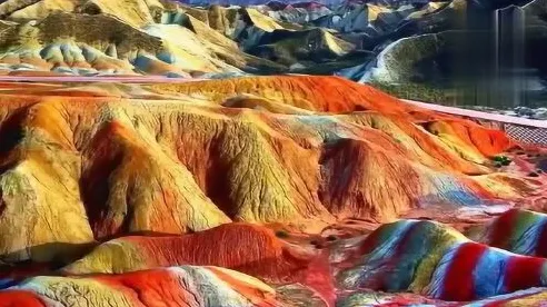 最新南极洲张掖丹霞地貌达到新高度，距今约5000年