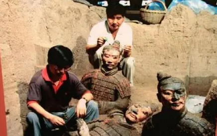 刚刚古代兵器出土保护措施，国际关注
