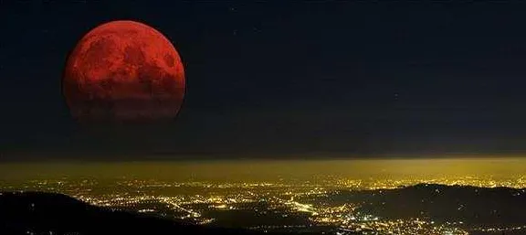 刚刚中国西藏血月现象突破极限，距离地球41光年