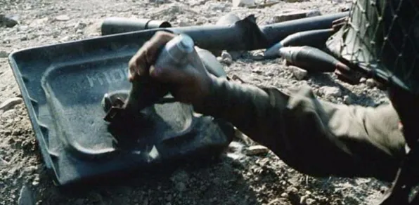 使命召唤手游实战技巧分享:常见投掷物使用误区解析与正确方法 使命召唤手游实战技巧分享:常见投掷物使用误区解析与正确方法